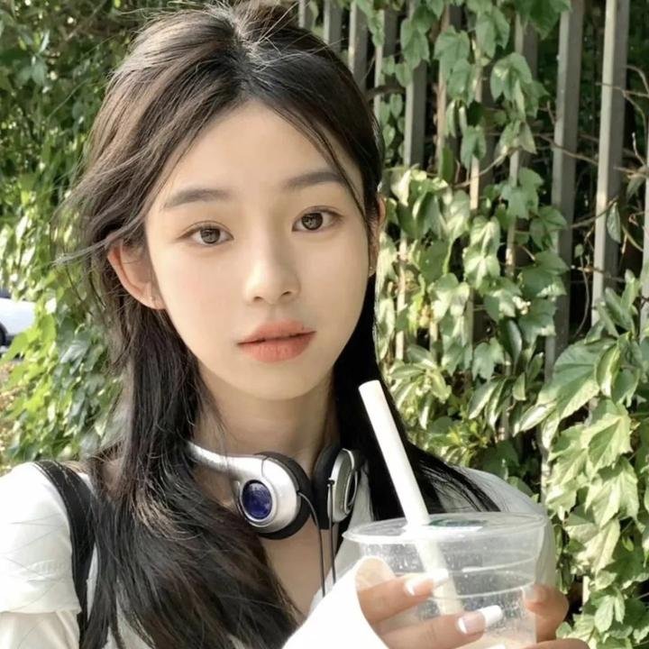 顶流女星离婚传闻疯传，凌晨内幕曝光，品牌连夜解约
